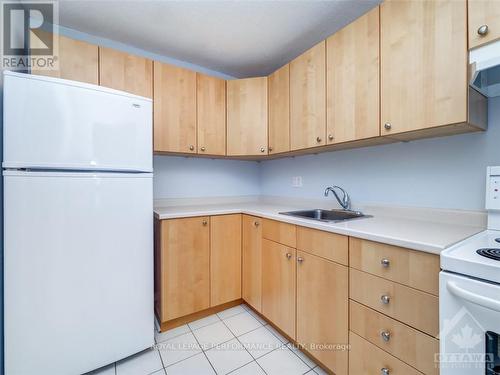 1805 - 1785 Frobisher Lane, Ottawa, ON - Indoor Photo Showing Kitchen