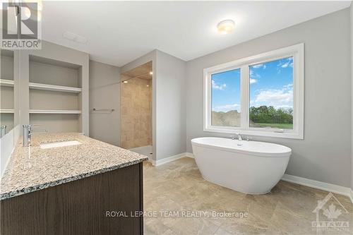 667 Fenwick Way, Ottawa, ON - Indoor Photo Showing Bathroom