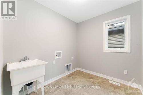 667 Fenwick Way, Ottawa, ON - Indoor Photo Showing Other Room