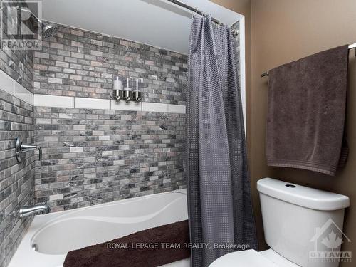 1-7 Timberview Way, Ottawa, ON - Indoor Photo Showing Bathroom