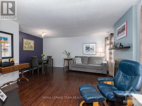 1-7 Timberview Way, Ottawa, ON - Indoor Photo Showing Living Room