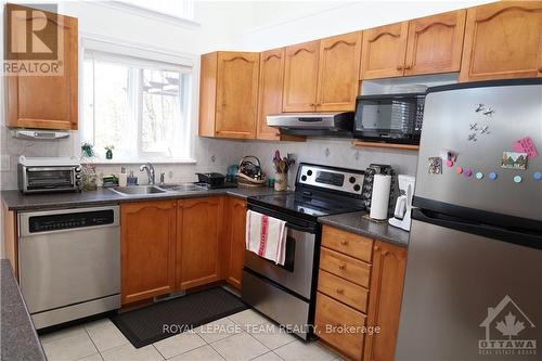 54 Macassa Circle, Ottawa, ON - Indoor Photo Showing Kitchen With Double Sink