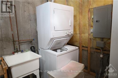 54 Macassa Circle, Ottawa, ON - Indoor Photo Showing Laundry Room