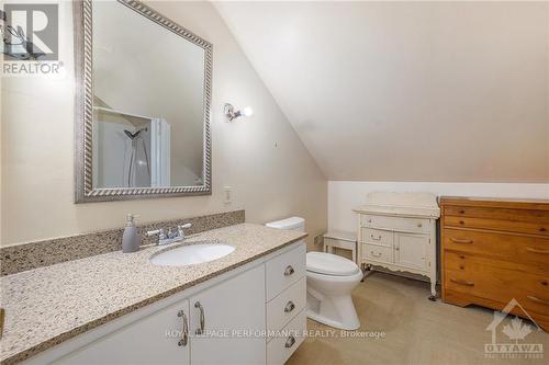 18294 Kenyon Conc Rd 15 Road, North Glengarry, ON - Indoor Photo Showing Bathroom