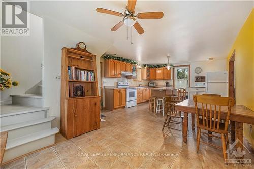 18294 Kenyon Conc Rd 15 Road, North Glengarry, ON - Indoor Photo Showing Dining Room