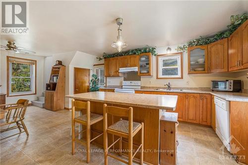 18294 Kenyon Conc Rd 15 Road, North Glengarry, ON - Indoor Photo Showing Kitchen With Double Sink