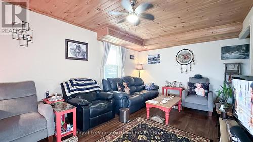 43 Trafalgar Street, Goderich (Goderich Town), ON - Indoor Photo Showing Living Room