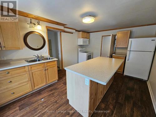 43 Trafalgar Street, Goderich (Goderich Town), ON - Indoor Photo Showing Kitchen With Double Sink