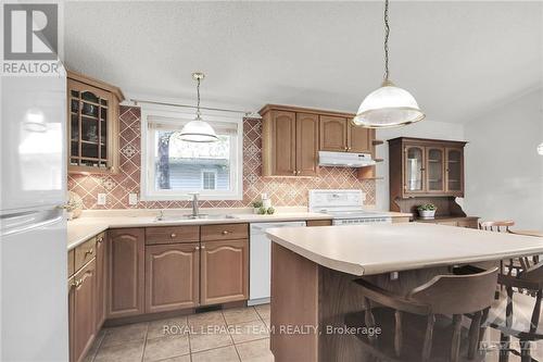 6596 Vista Patrick, Ottawa, ON - Indoor Photo Showing Kitchen With Double Sink