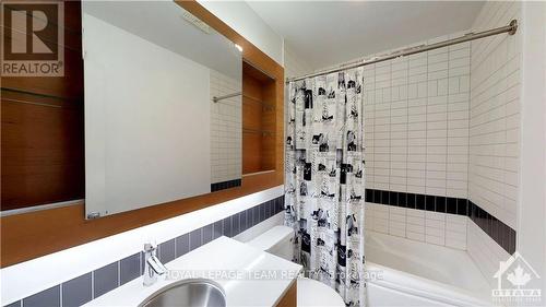 1705 - 324 Laurier Avenue, Ottawa, ON - Indoor Photo Showing Bathroom