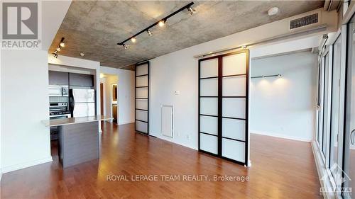 1705 - 324 Laurier Avenue, Ottawa, ON - Indoor