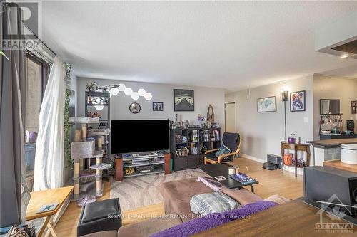 902 - 1785 Frobisher Lane, Ottawa, ON - Indoor Photo Showing Living Room