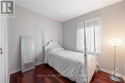 25 Saginaw Crescent, Ottawa, ON - Indoor Photo Showing Bedroom