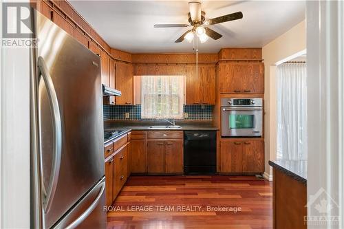 25 Saginaw Crescent, Ottawa, ON - Indoor Photo Showing Kitchen