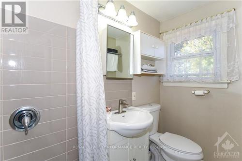 840 Cummings Avenue, Ottawa, ON - Indoor Photo Showing Bathroom