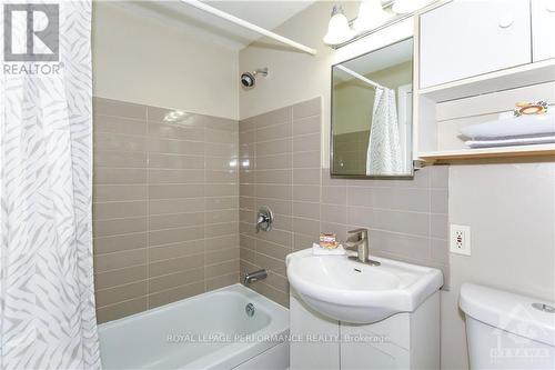 840 Cummings Avenue, Ottawa, ON - Indoor Photo Showing Bathroom