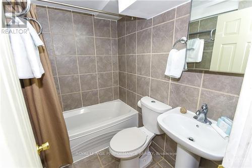 840 Cummings Avenue, Ottawa, ON - Indoor Photo Showing Bathroom