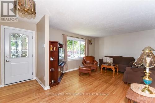 840 Cummings Avenue, Ottawa, ON - Indoor