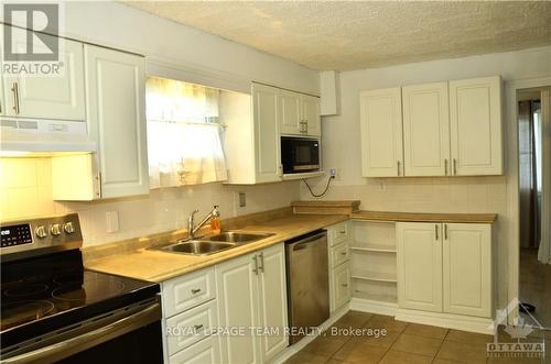 191 Shanly Road, Edwardsburgh/Cardinal, ON - Indoor Photo Showing Kitchen With Double Sink