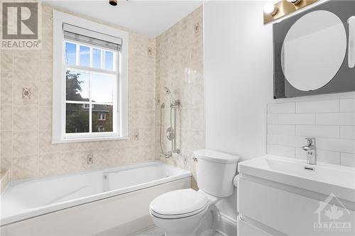 8 Lakeside Avenue, Ottawa, ON - Indoor Photo Showing Bathroom