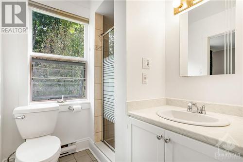 8 Lakeside Avenue, Ottawa, ON - Indoor Photo Showing Bathroom