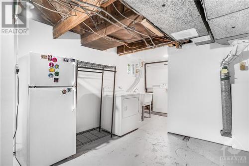 8 Lakeside Avenue, Ottawa, ON - Indoor Photo Showing Laundry Room