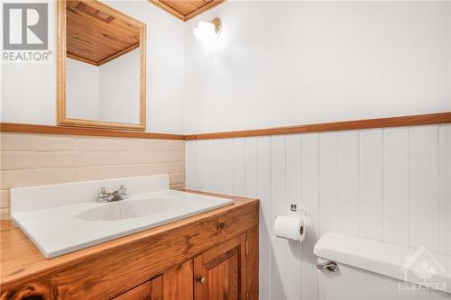 8 Lakeside Avenue, Ottawa, ON - Indoor Photo Showing Bathroom