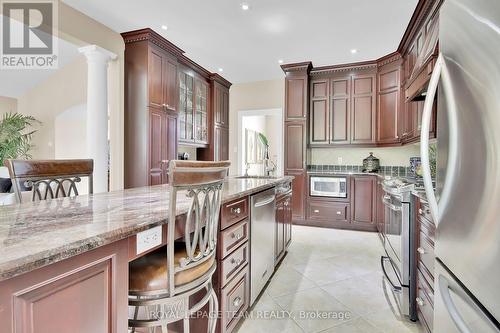 6219 Elkwood Drive, Ottawa, ON - Indoor Photo Showing Kitchen With Upgraded Kitchen