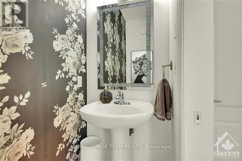 6219 Elkwood Drive, Ottawa, ON - Indoor Photo Showing Bathroom