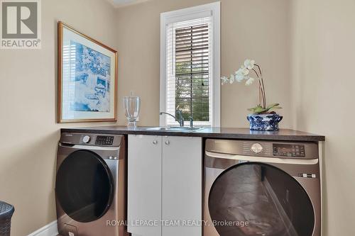 6219 Elkwood Drive, Ottawa, ON - Indoor Photo Showing Laundry Room