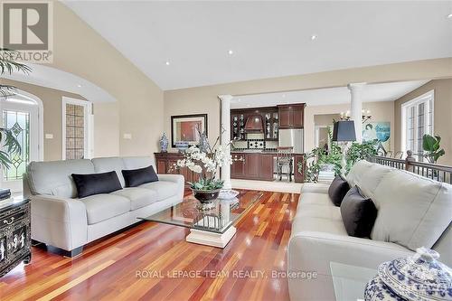 6219 Elkwood Drive, Ottawa, ON - Indoor Photo Showing Living Room