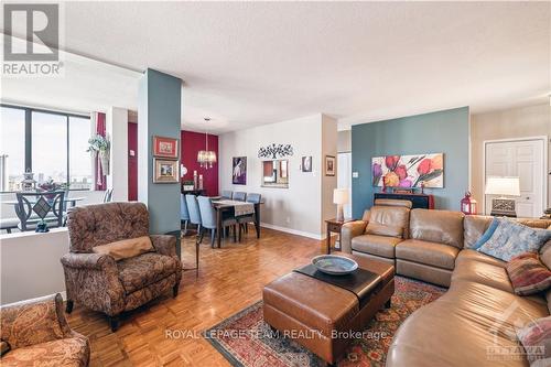 1101 - 40 Arthur Street, Ottawa, ON - Indoor Photo Showing Living Room