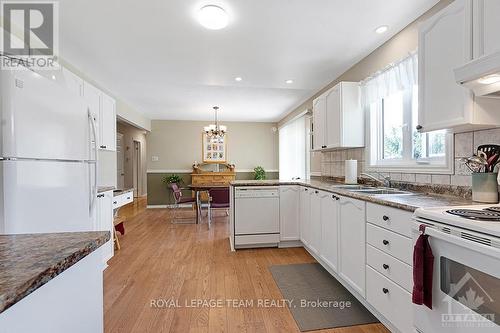 3050 Drew Drive, North Dundas, ON - Indoor Photo Showing Kitchen With Double Sink