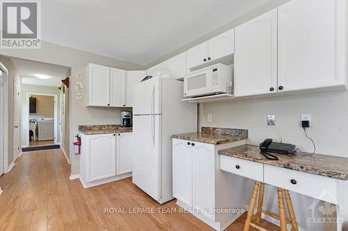 3050 Drew Drive, North Dundas, ON - Indoor Photo Showing Kitchen