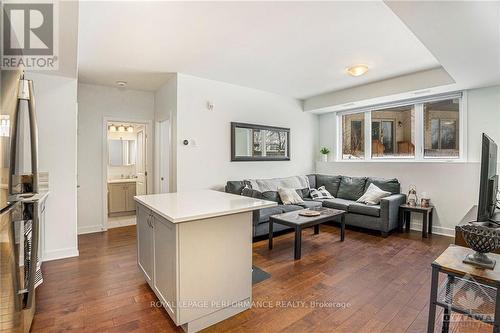 L02 - 315 Terravita, Ottawa, ON - Indoor Photo Showing Living Room