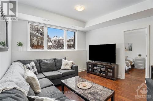 L02 - 315 Terravita, Ottawa, ON - Indoor Photo Showing Living Room