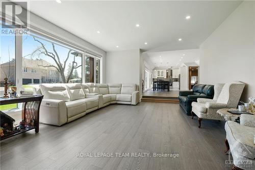 1898 Barnhart Place, Ottawa, ON - Indoor Photo Showing Living Room