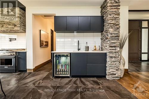 317 Hedley Way, Ottawa, ON - Indoor Photo Showing Kitchen With Upgraded Kitchen