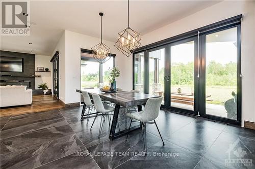 317 Hedley Way, Ottawa, ON - Indoor Photo Showing Dining Room