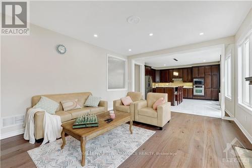 2782 Grand Vista Circle, Ottawa, ON - Indoor Photo Showing Living Room