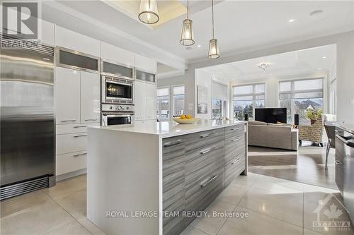 525 Leimerk Court, Ottawa, ON - Indoor Photo Showing Kitchen With Upgraded Kitchen