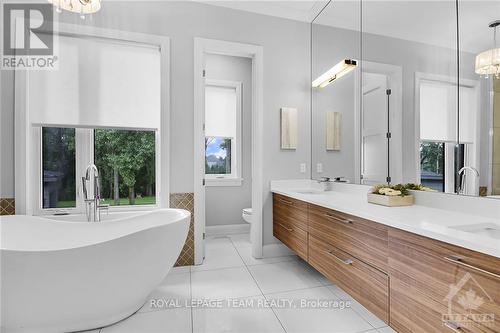 525 Leimerk Court, Ottawa, ON - Indoor Photo Showing Bathroom