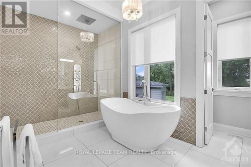 525 Leimerk Court, Ottawa, ON - Indoor Photo Showing Bathroom