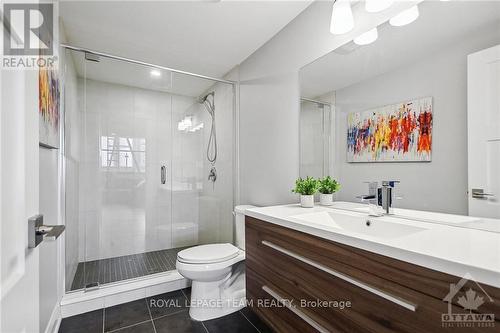 525 Leimerk Court, Ottawa, ON - Indoor Photo Showing Bathroom