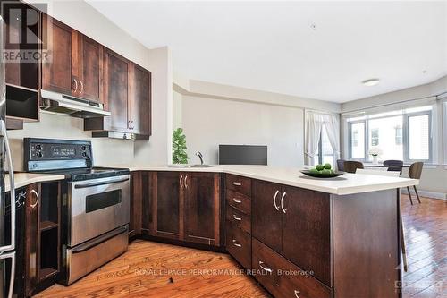 B204 - 124 Guigues Avenue, Ottawa, ON - Indoor Photo Showing Kitchen