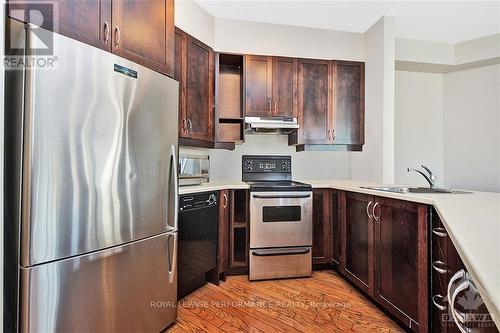 B204 - 124 Guigues Avenue, Ottawa, ON - Indoor Photo Showing Kitchen