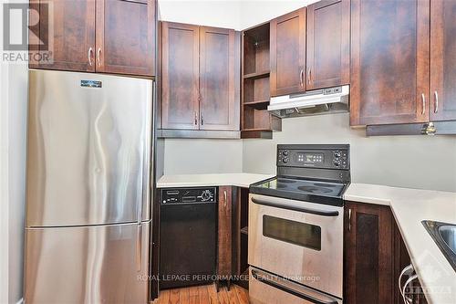 B204 - 124 Guigues Avenue, Ottawa, ON - Indoor Photo Showing Kitchen