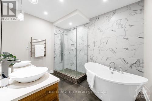 261 Beechwood Avenue, Ottawa, ON - Indoor Photo Showing Bathroom