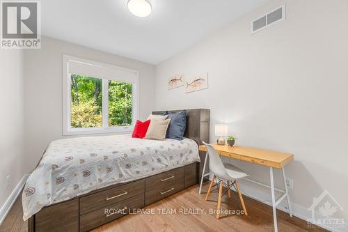 261 Beechwood Avenue, Ottawa, ON - Indoor Photo Showing Bedroom