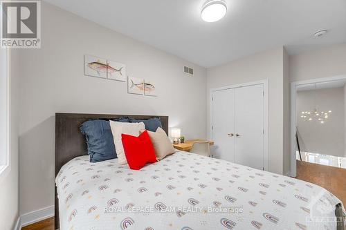 261 Beechwood Avenue, Ottawa, ON - Indoor Photo Showing Bedroom